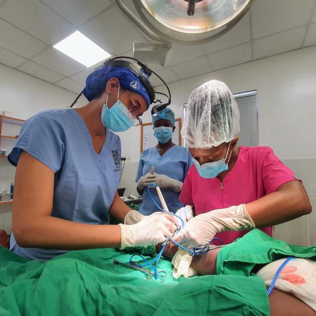 Kenyan female surgeon