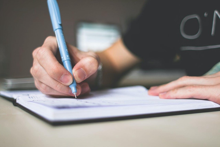 how-to-find-your-unique-voice-academic-writing-in-ai-era